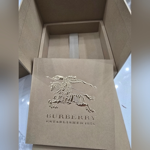 Burberry watch - Picture 12 of 13